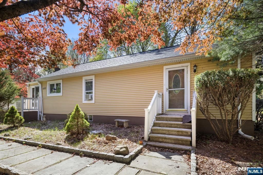 Photo of 10 Old Stone Church Road, Upper Saddle River, NJ 07458 (MLS # 26014409)