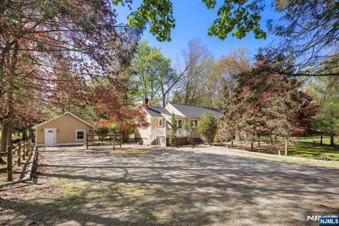 Photo of 10 Old Stone Church Road, Upper Saddle River, NJ 07458 (MLS # 26014409)