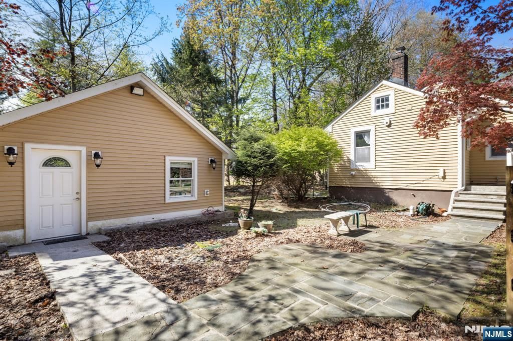 Photo of 10 Old Stone Church Road, Upper Saddle River, NJ 07458 (MLS # 26014409)
