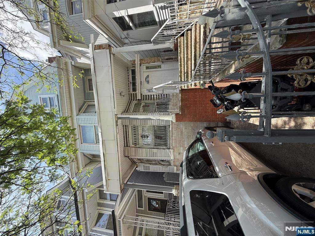 Property for Sale at 344 Clifton Avenue, Newark, New Jersey - Bedrooms: 6 
Bathrooms: 4 
Rooms: 10  - $825,000