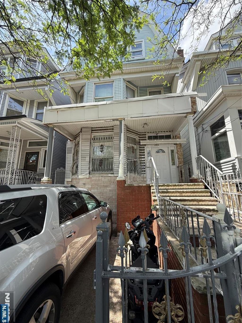 Photo of 344 Clifton Avenue, Newark, NJ 07104 (MLS # 25017559)
