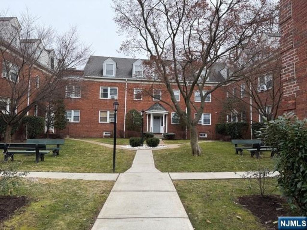 Photo of 735 Elm Avenue #5F, Teaneck, NJ 07666 (MLS # 26003622)