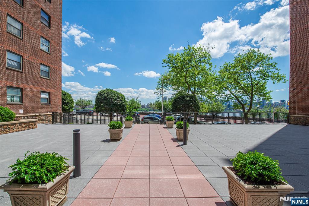 6515 Boulevard East 6E, West New York, New Jersey - 1 Bedrooms  
1 Bathrooms - 