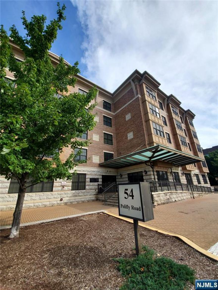 Ideally situated unit with tons of space to offer! Newer Gym on first floor. Conveniently located across from NYC Bus Stop and 1 block from Essex St. Train Station. Walking distance to Hackensack Meridian Health and Bergen County Courthouse. Sorry, no smoking and no pets.