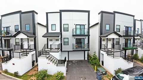 Photo of 728 Seaport Drive, Elizabeth, NJ 07201 (MLS # 25016349) Photo of 728 Seaport Drive, Elizabeth, NJ 07201 (MLS # 25016349)