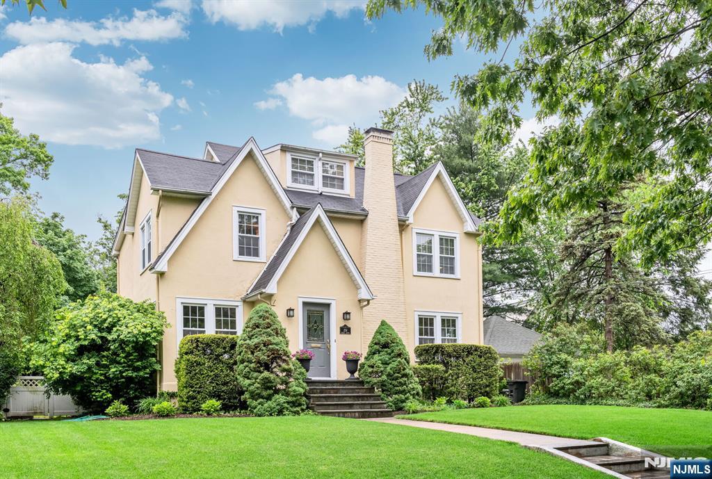 Property for Sale at 254 Bogert Avenue, Ridgewood, New Jersey - Bedrooms: 5 
Bathrooms: 4 
Rooms: 10  - $1,299,000