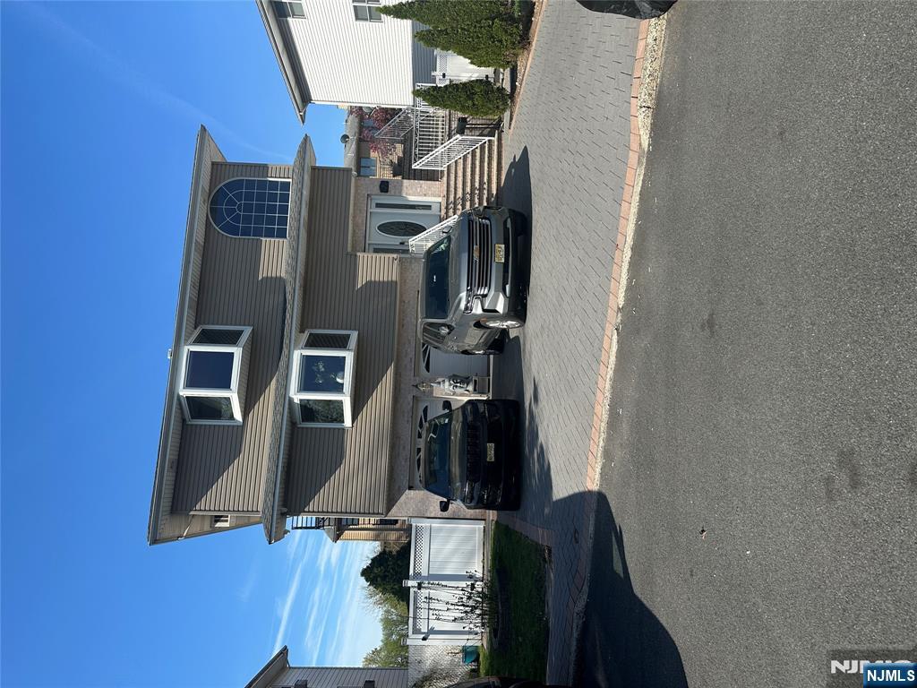 Rental Property at 19 Acorn Rd 2nd Fl, Secaucus, New Jersey - Bedrooms: 3 
Bathrooms: 2 
Rooms: 6  - $3,500 MO.