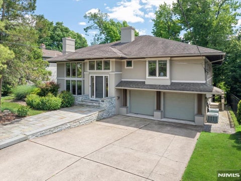 Photo of 130 Van Nostrand Avenue, Englewood Cliffs, NJ 07632 (MLS # 26022496)