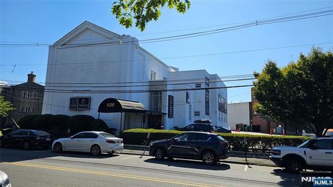 Photo of 430 Franklin Street, Bloomfield, NJ 07003 (MLS # 25033396)