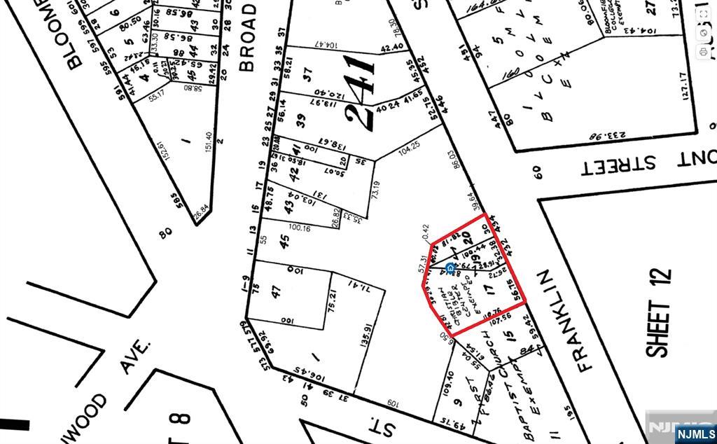 Main image without alt text