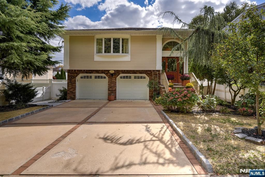 Photo of 204 Gilbert Avenue, Elmwood Park, NJ 07407 (MLS # 25036705)