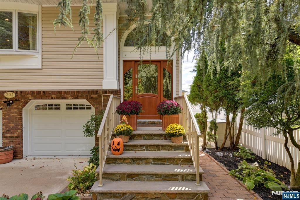 Photo of 204 Gilbert Avenue, Elmwood Park, NJ 07407 (MLS # 25036705)