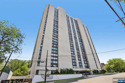 Photo of 1500 Palisade Avenue #18C, Fort Lee, NJ 07024 (MLS # 26022715)