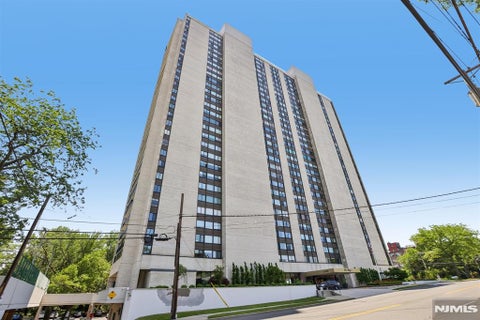 Photo of 1500 Palisade Avenue #18C, Fort Lee, NJ 07024 (MLS # 26022715)