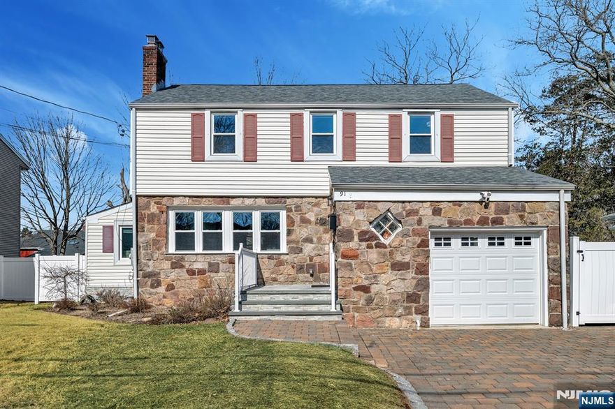 Welcome to this fully renovated, south facing home! Comes with central air and fully finished basement. New mechanicals! New Roof! New kitchen! New utilities! Perfectly turn-key! Even better is that the house is located on a quiet dead end street, and next to the knickerbocker country club for avid golfers. Double-wide driveway, open concept kitchen, wonderfully big bedrooms; what are you waiting for? Hurry and claim this home as your own!