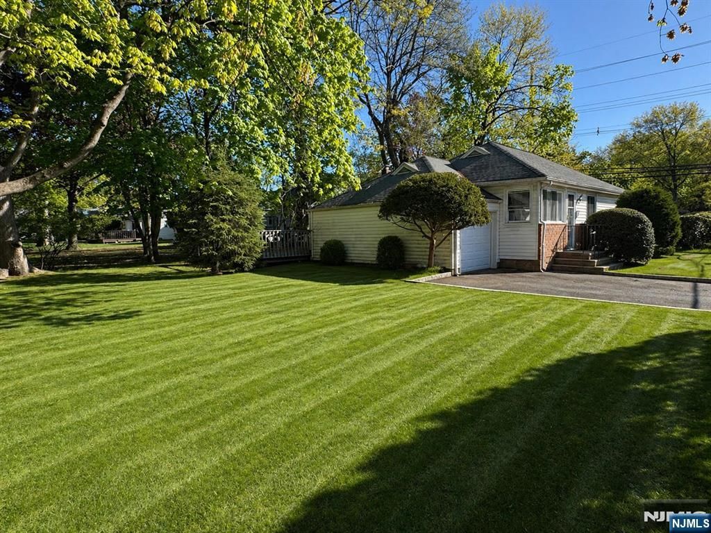 Photo of 8 Cornwall Road, Glen Rock, NJ 07452 (MLS # 26013108)