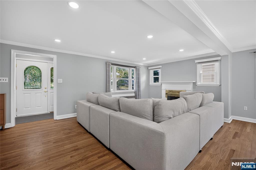 29 Laurel Avenue