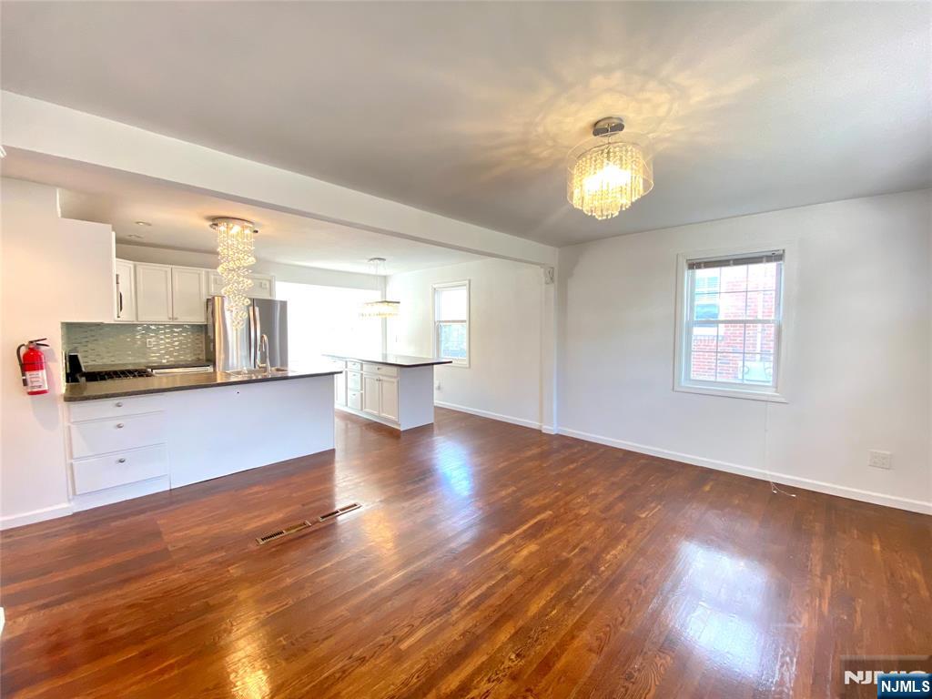 Rental Property at 304 Shaler Blvd 1, Ridgefield, New Jersey - Bedrooms: 2 
Bathrooms: 1 
Rooms: 5  - $2,495 MO.