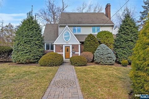 205 Vandelinda Avenue Teaneck NJ 07666