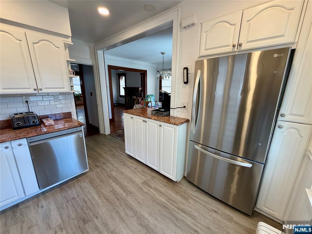 27 Roosevelt Avenue