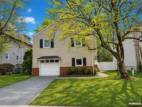Photo of 768 Dearborn St, Teaneck, NJ 07666 (MLS # 26012910)