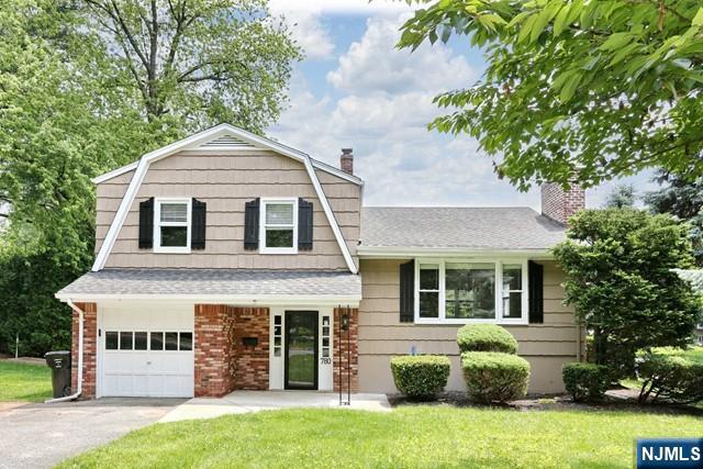 Rental Property at 780 Flint Pl, Paramus, New Jersey - Bedrooms: 3 
Bathrooms: 3 
Rooms: 7  - $4,900 MO.