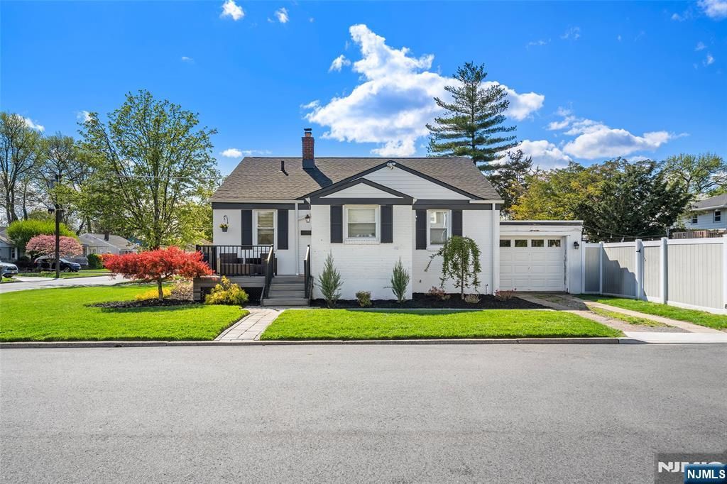 Photo of 51 New Jersey Avenue, Bergenfield, NJ 07621 (MLS # 26014305)