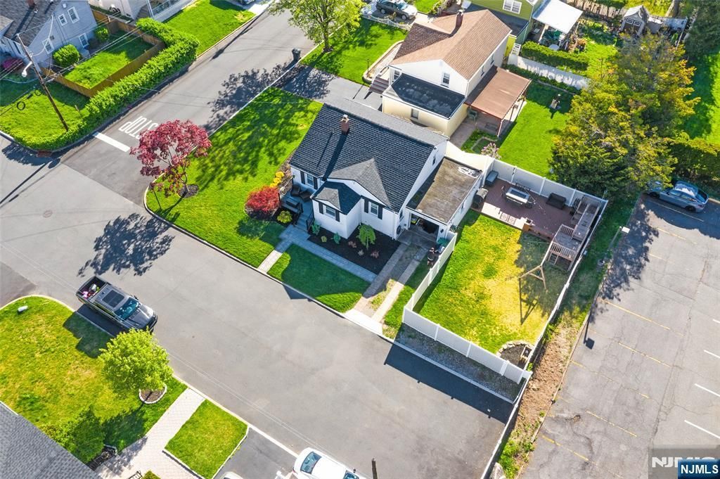 Photo of 51 New Jersey Avenue, Bergenfield, NJ 07621 (MLS # 26014305)