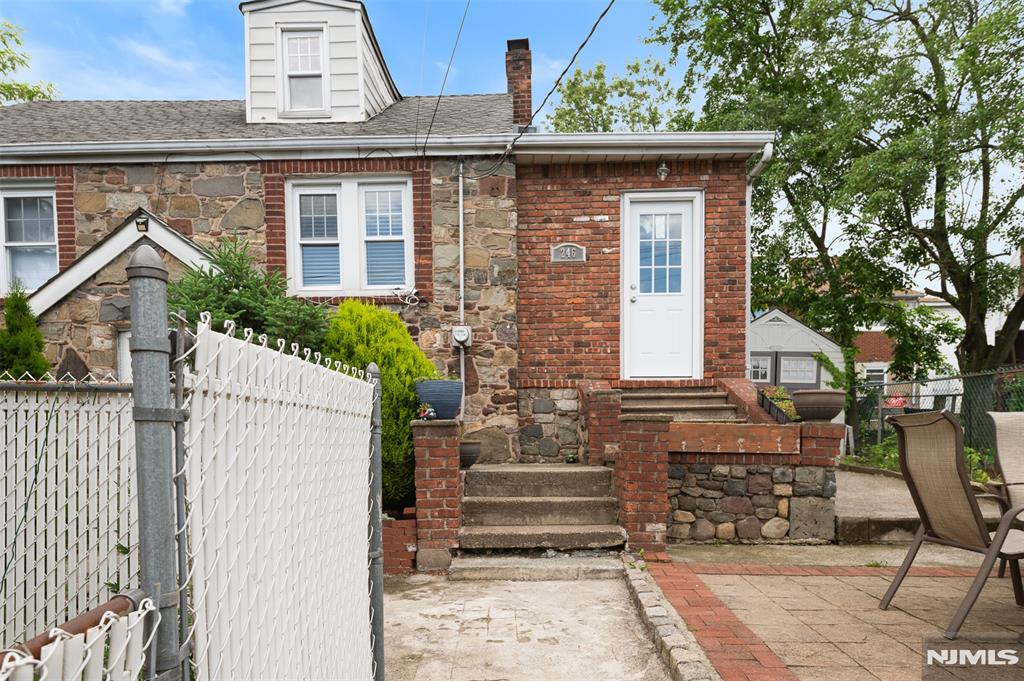 246 Gaston Avenue