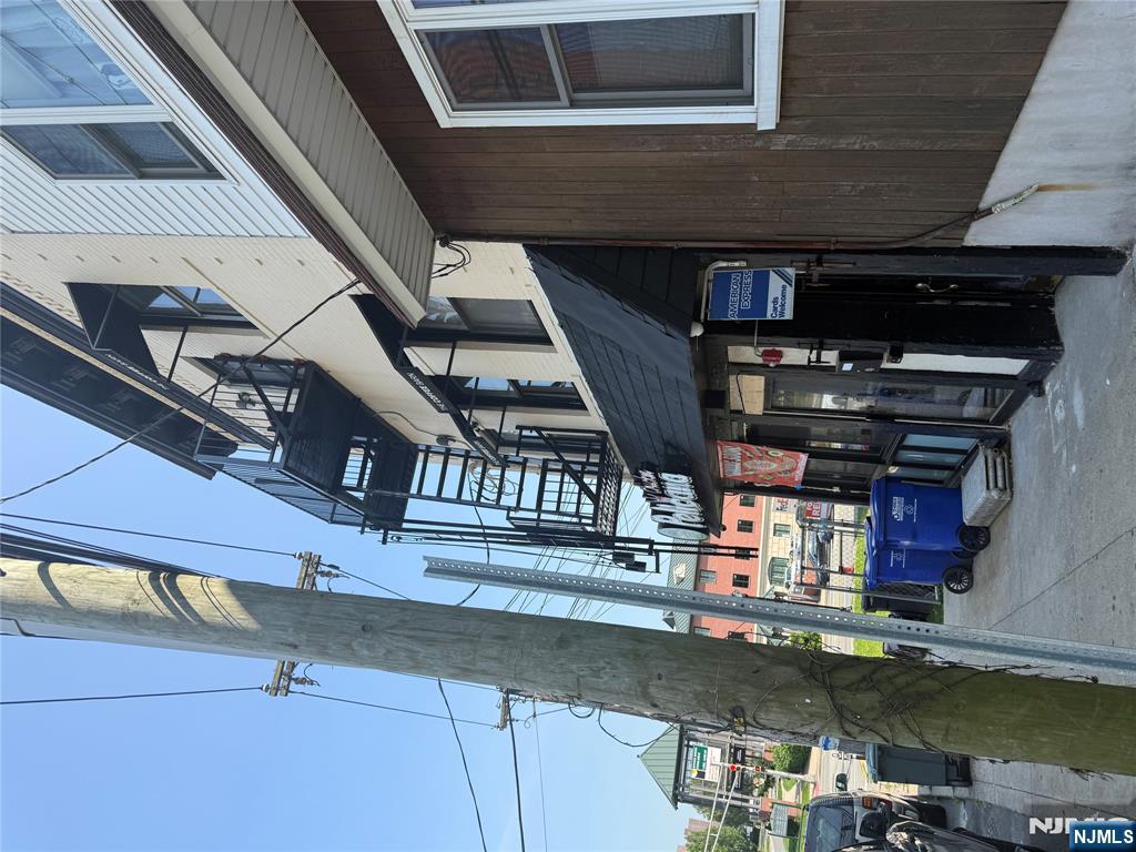 Rental Property at 10 Dempsey, Edgewater, New Jersey - Bedrooms: 2 
Bathrooms: 1 
Rooms: 5  - $2,750 MO.