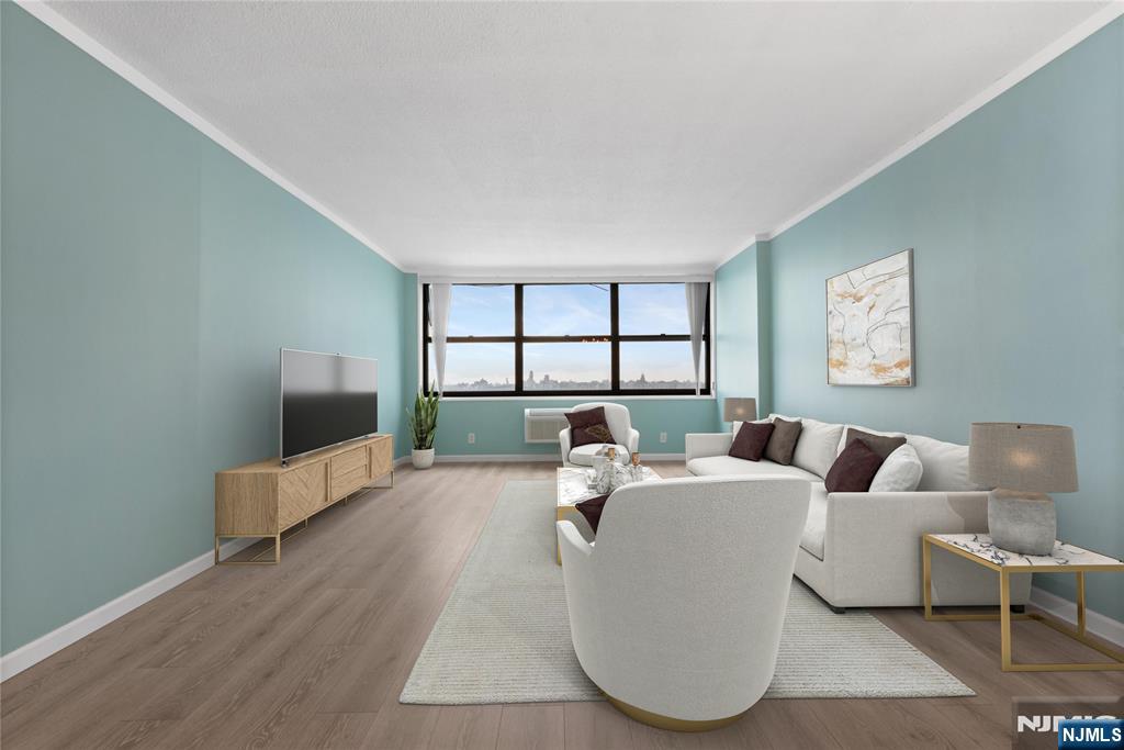 7004 Boulevard East 28C