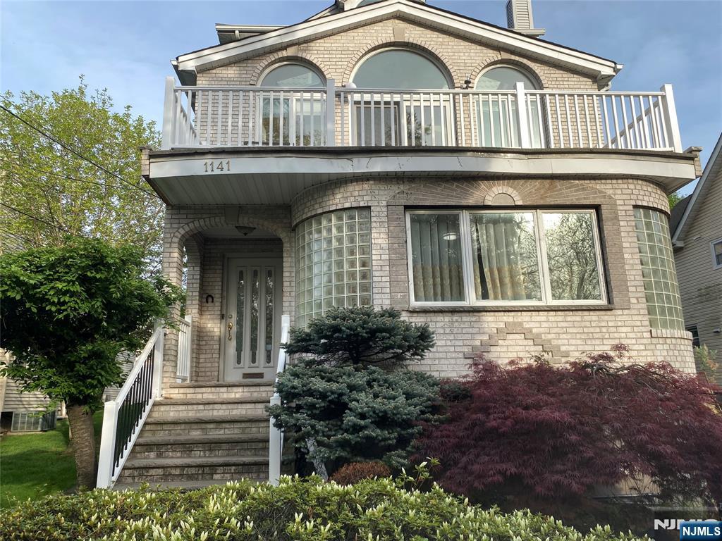Rental Property at 1141 Queen Anne Rd 1, Teaneck, New Jersey - Bedrooms: 4 
Bathrooms: 2 
Rooms: 7  - $5,800 MO.