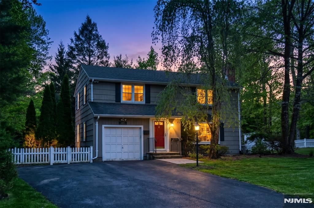 Photo of 255 Park Avenue, Allendale, NJ 07401 (MLS # 26014096)