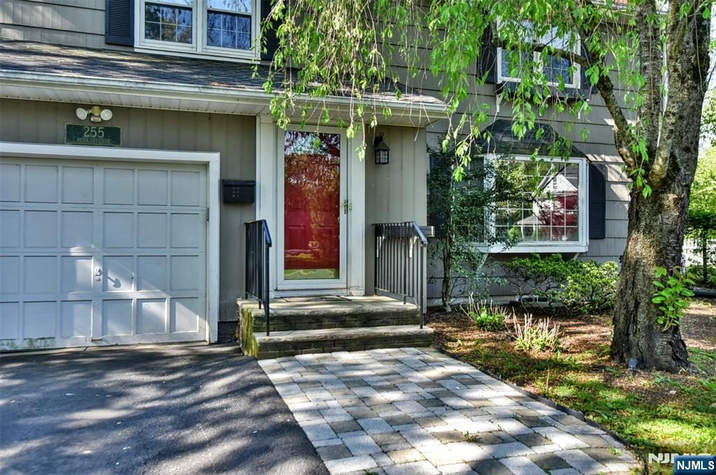 Photo of 255 Park Avenue, Allendale, NJ 07401 (MLS # 26014096)