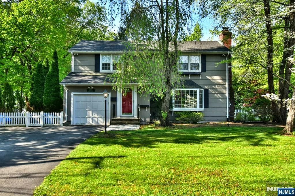 Photo of 255 Park Avenue, Allendale, NJ 07401 (MLS # 26014096)