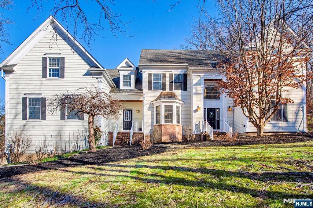 380 Whitenack Road, Far Hills, New Jersey - 5 Bedrooms  
5.5 Bathrooms  
19 Rooms - 