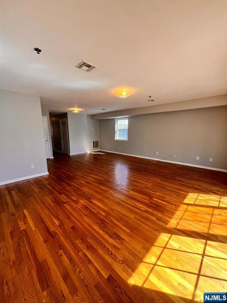 Spacious 3-Bedroom, 2-Bath Apartment with Central Air â€“ 24 Camp St, Newark Discover comfort and convenience in this beautifully maintained 3-bedroom, 2-bathroom second-floor apartment in Newark. Featuring modern amenities and a spacious layout, this home is designed for easy living. Key Features: Three Generous Bedrooms â€“ Well-sized rooms with ample natural light. Two Full Bathrooms â€“ Updated and designed for convenience. Central Air Conditioning â€“ Stay comfortable year-round. Bright & Airy Living Space â€“ Open layout perfect for relaxation. Modern Kitchen â€“ Equipped with ample storage and counter space. Great Location: Close to shopping, dining, schools, and public transportation. Easy access to major highways for a smooth commute. This well-appointed apartment offers modern comfort in a prime Newark location. Donâ€™t miss outâ€”schedule a viewing today!