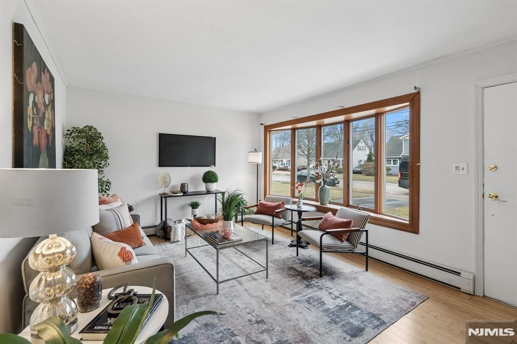 Photo of 13 Central Avenue, Pompton Lakes, NJ 07442 (MLS # 26009396)