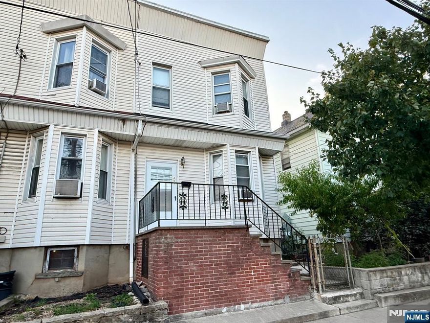 Spacious single family rowhouse. End unit. Good sized rooms. Living room ((15.6x12.4), Eat-in Kitchen (10.6x12.5), 3 bedrooms (10.2x14.8, 10.1x14.4, 9.8x15.8), Den (9.3x11.3) on 2nd floor can be used as a 4th bedroom. Vinyl tiled floors throughout. Full unfinished basement 6.5' high with ceramic tiled floor and full bath. Water heater 1 year old. Roof 10 year old. Easy commute to NYC: Short walk to Harrison PATH Train. Within 15-20 minute drive to Jersey Gardens Mall, and Secaucus Shopping Plaza. Convenient to Newark Light Rail, NJIT, Rutgers University, NJPAC, Prudential Center, Turnpike, Parkway, Rt. 280, Rt. 21. Bus 40 to Harrison Path Station and Newark Penn Station several blocks away.