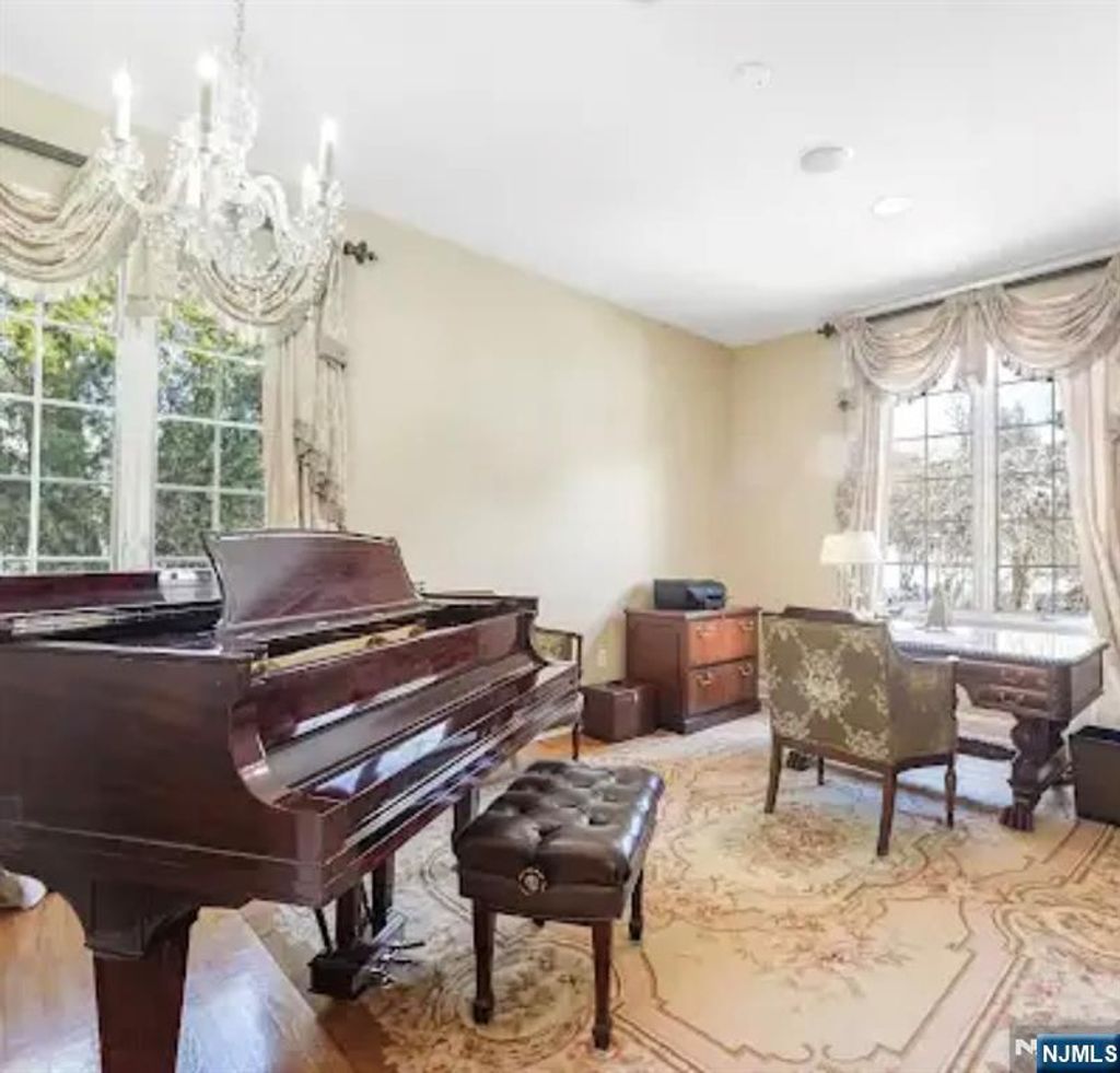 Photo of 133 Rutherford Road, Mahwah, NJ 07430 (MLS # 26005089)