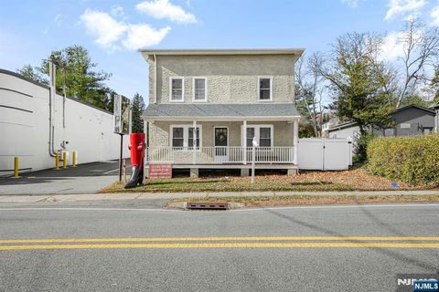 Photo of 457 Goffle, Wyckoff, NJ 07481 (MLS # 25036744)