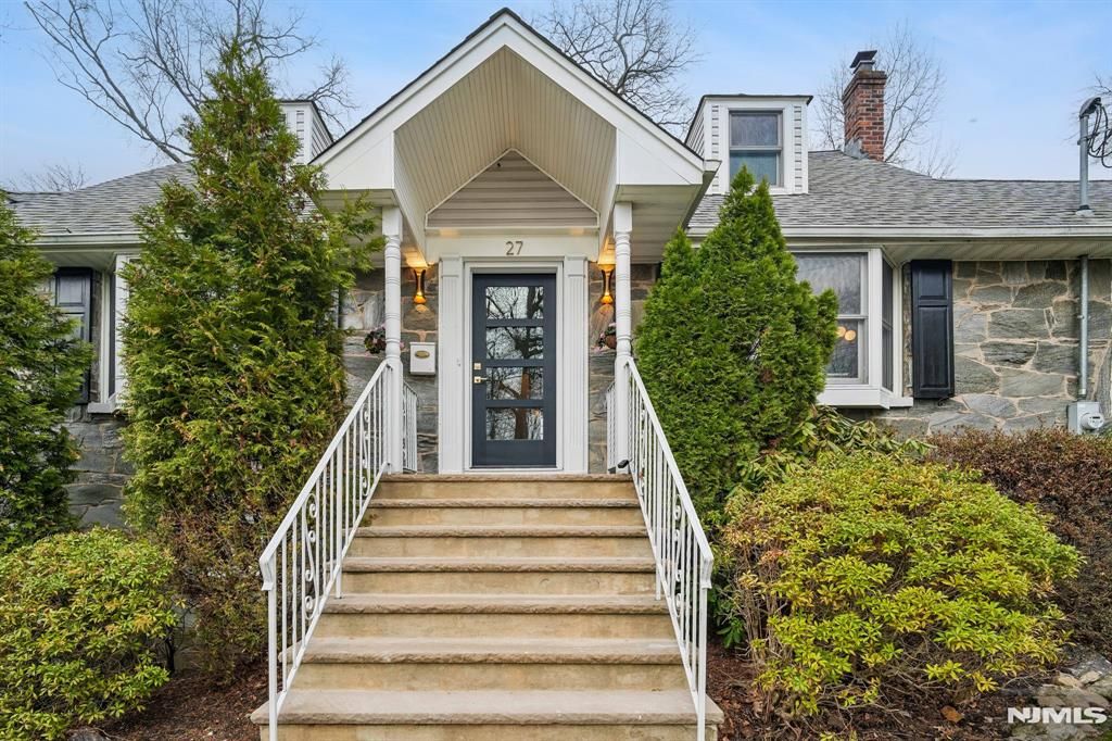 Photo of 27 W Hartshorn Terrace, West Orange, NJ 07052 (MLS # 26008485)