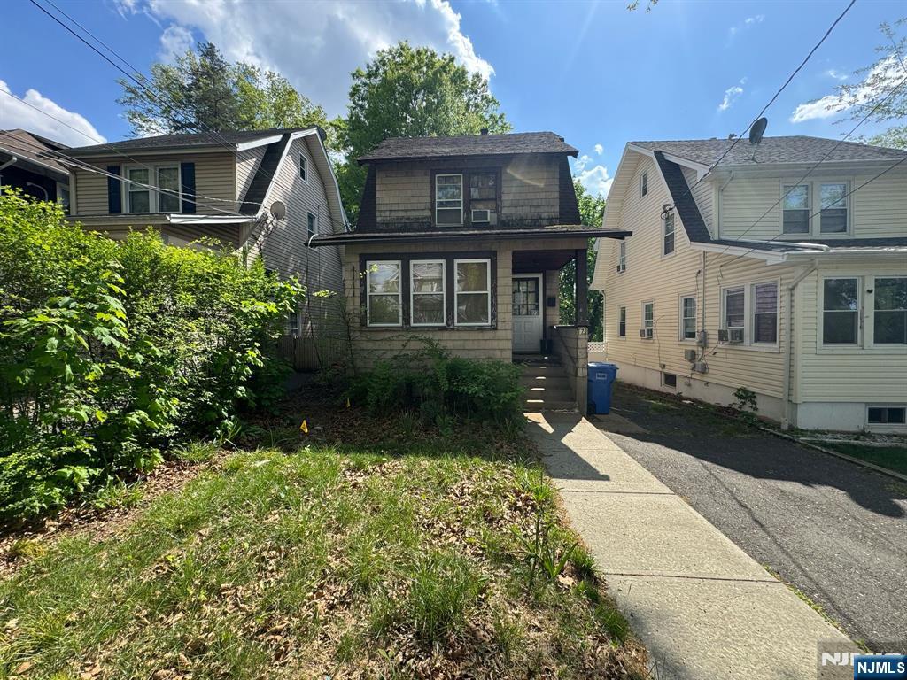 Property for Sale at 173 Newell Avenue, Rutherford, New Jersey - Bedrooms: 2 
Bathrooms: 1 
Rooms: 5  - $549,000