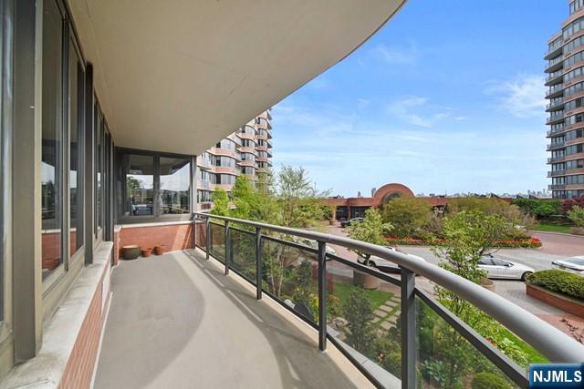 100 Carlyle Drive 5D-N