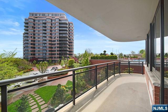 100 Carlyle Drive 5D-N