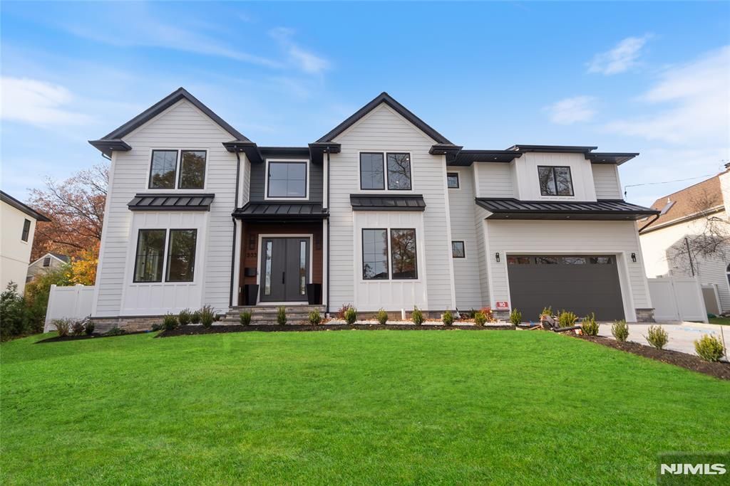 Photo of 333 Harrison Street, Paramus, NJ 07652 (MLS # 26015685)