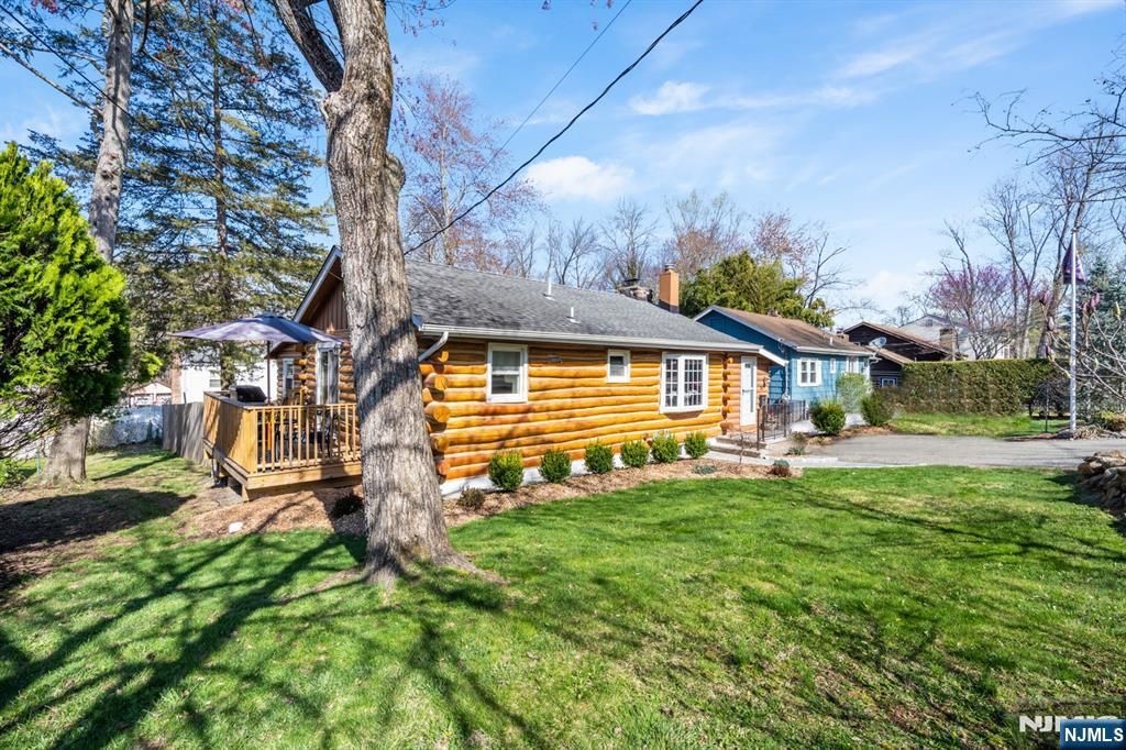 Photo of 10 Lake Trail, Wayne, NJ 07470 (MLS # 26012748)