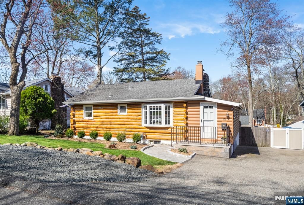 Photo of 10 Lake Trail, Wayne, NJ 07470 (MLS # 26012748)