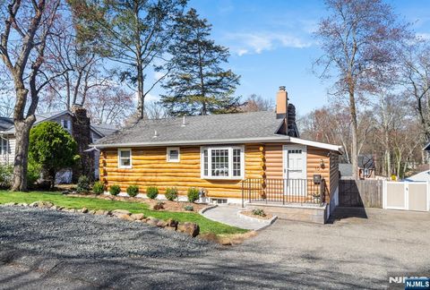 10 Lake Trail Wayne NJ 07470