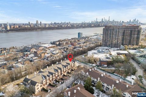 29 E Victoria Place Fort Lee NJ 07024